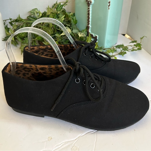 Vagabond Shoes - Vagabond Black Lace Up Sneakers. Size 8